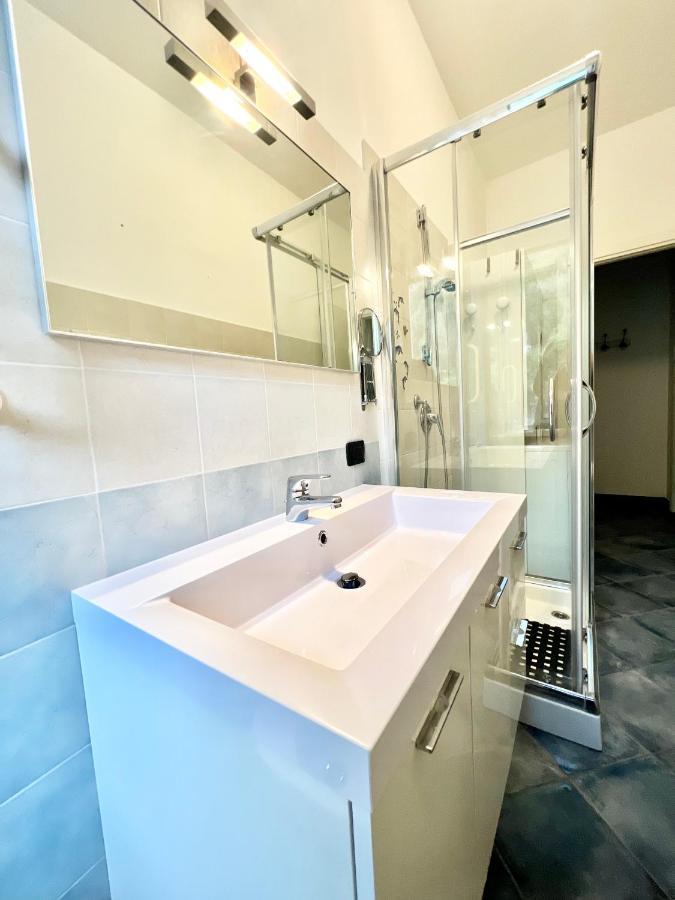 A 5 Minuti Dal Mare - Dolphin Beach House Spotorno Bagian luar foto