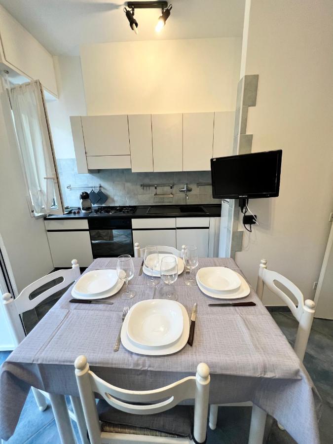 A 5 Minuti Dal Mare - Dolphin Beach House Spotorno Bagian luar foto