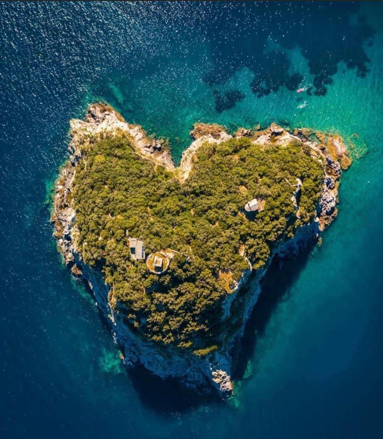 A 5 Minuti Dal Mare - Dolphin Beach House Spotorno Bagian luar foto