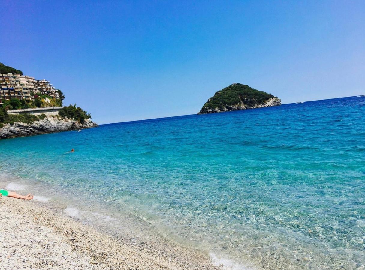 A 5 Minuti Dal Mare - Dolphin Beach House Spotorno Bagian luar foto