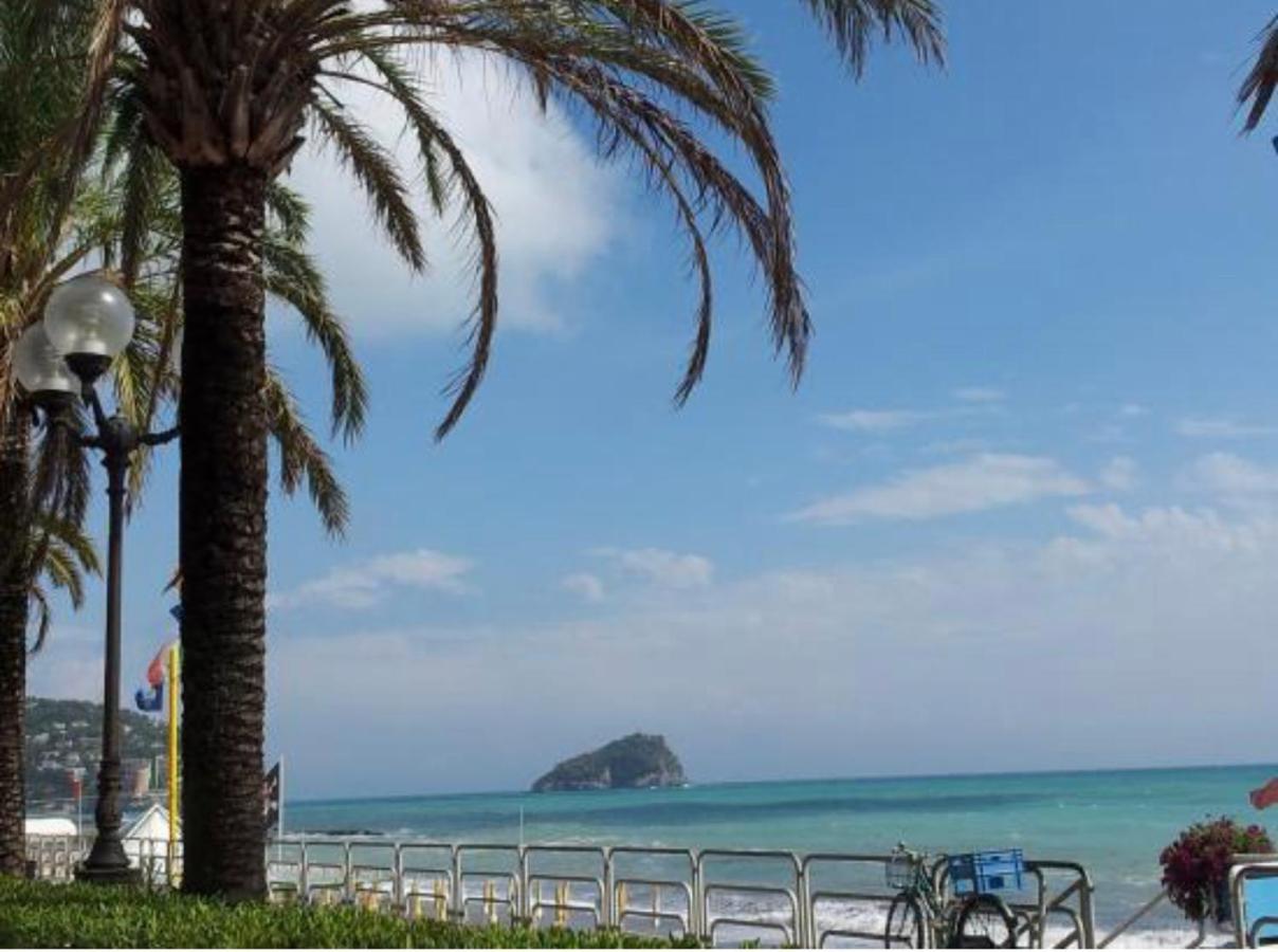 A 5 Minuti Dal Mare - Dolphin Beach House Spotorno Bagian luar foto