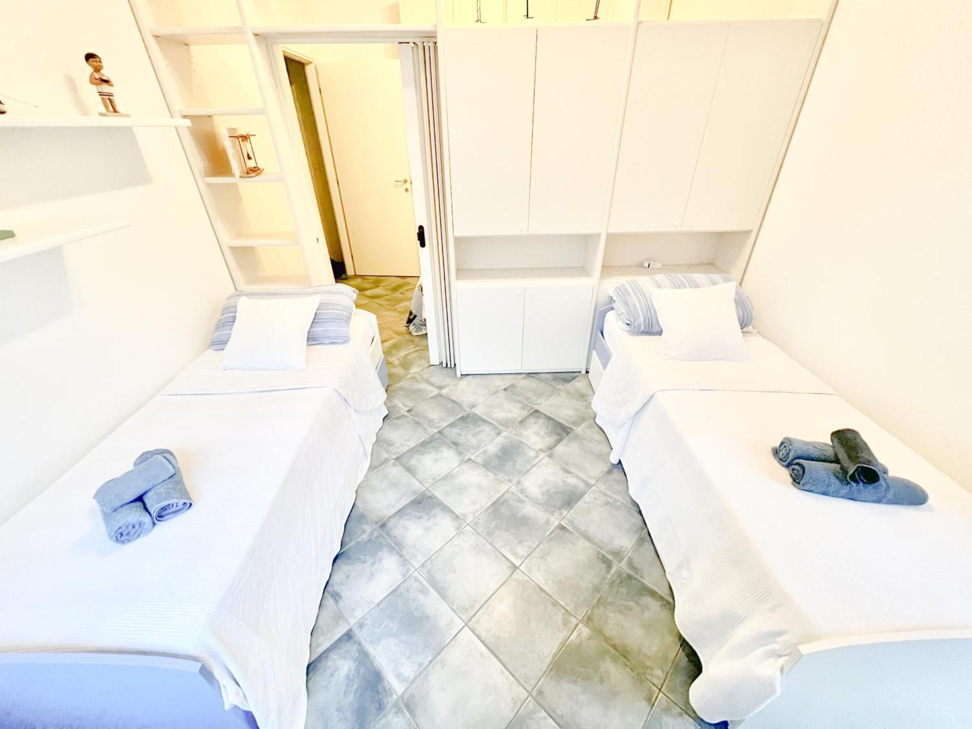 A 5 Minuti Dal Mare - Dolphin Beach House Spotorno Bagian luar foto
