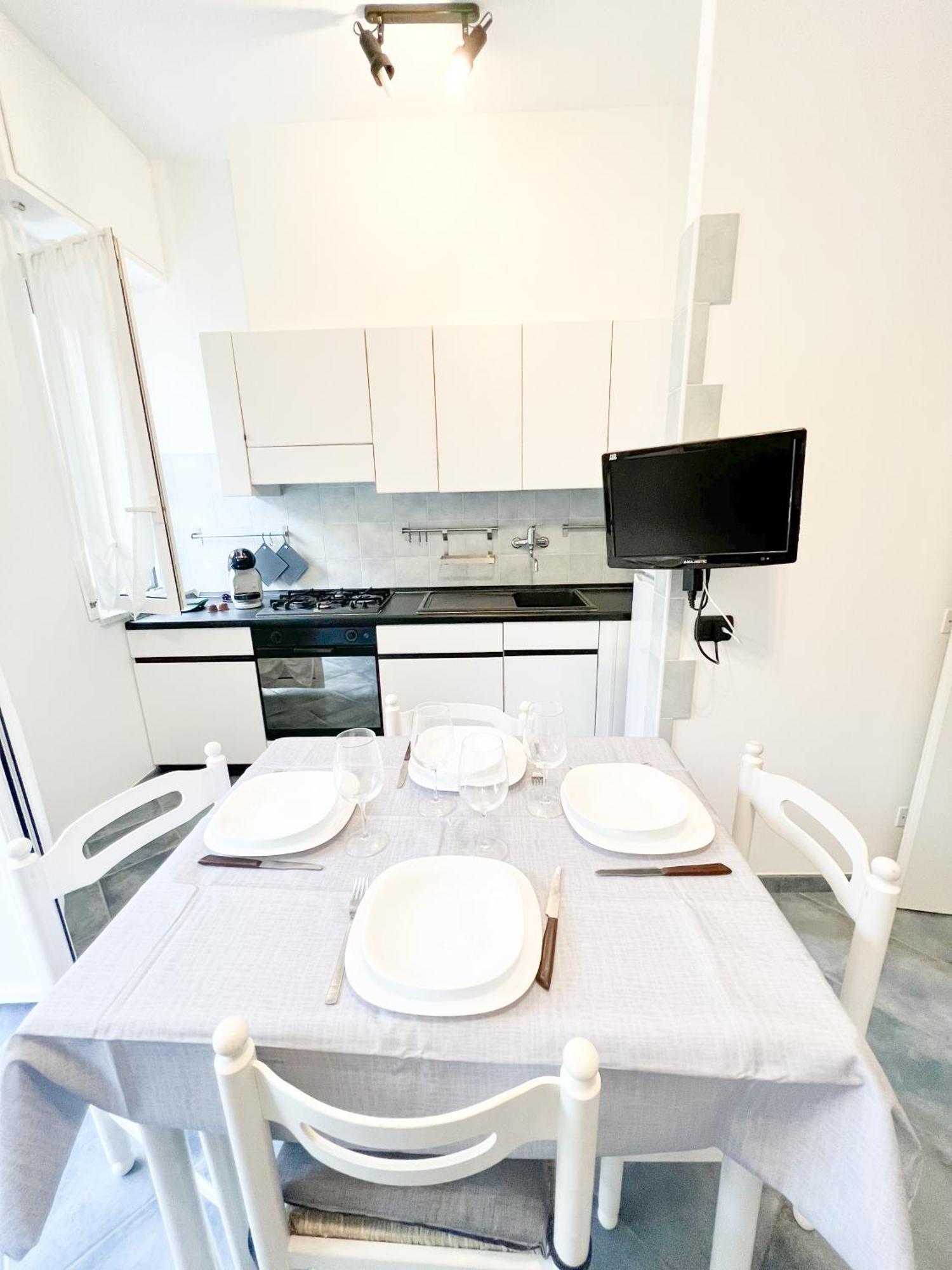 A 5 Minuti Dal Mare - Dolphin Beach House Spotorno Bagian luar foto