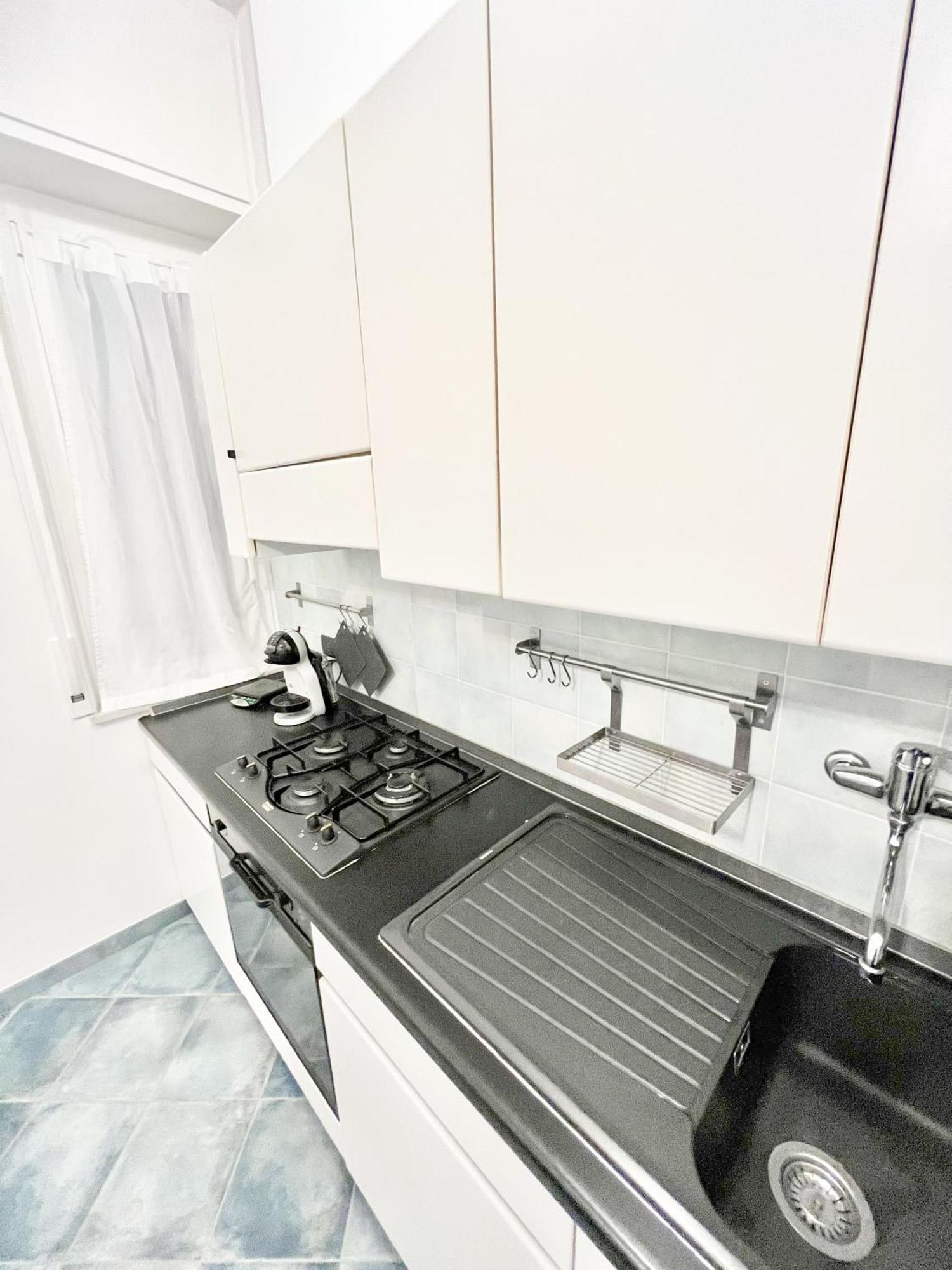 A 5 Minuti Dal Mare - Dolphin Beach House Spotorno Bagian luar foto
